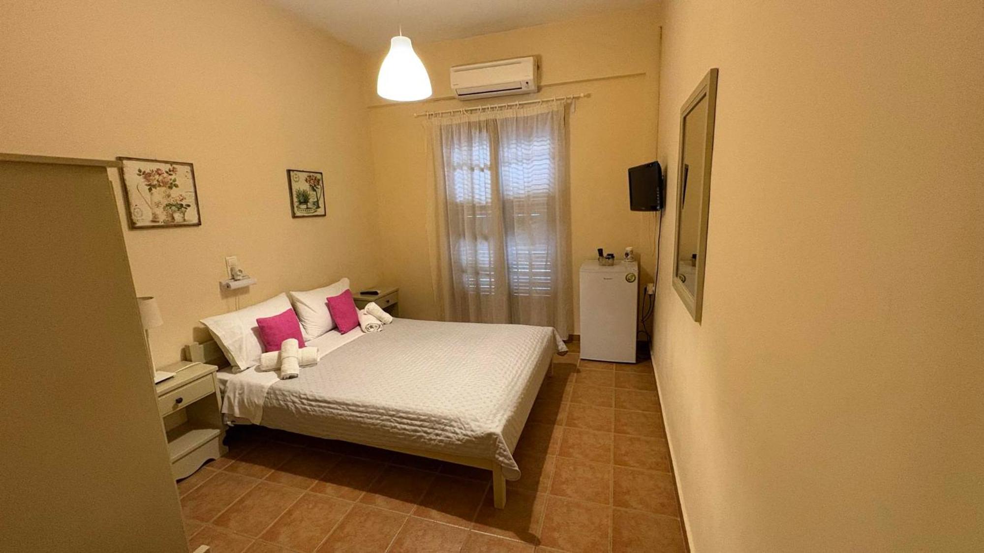 Romanza Rooms Poúlithra Exteriör bild