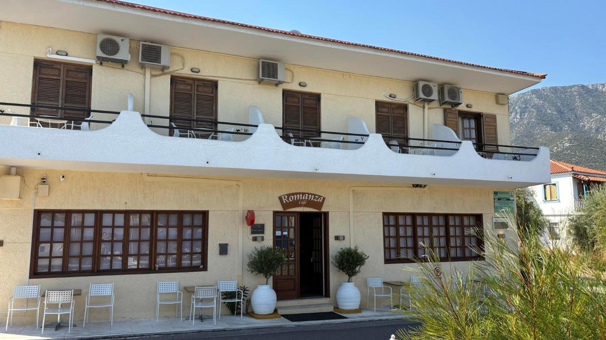 Romanza Rooms Poúlithra Exteriör bild
