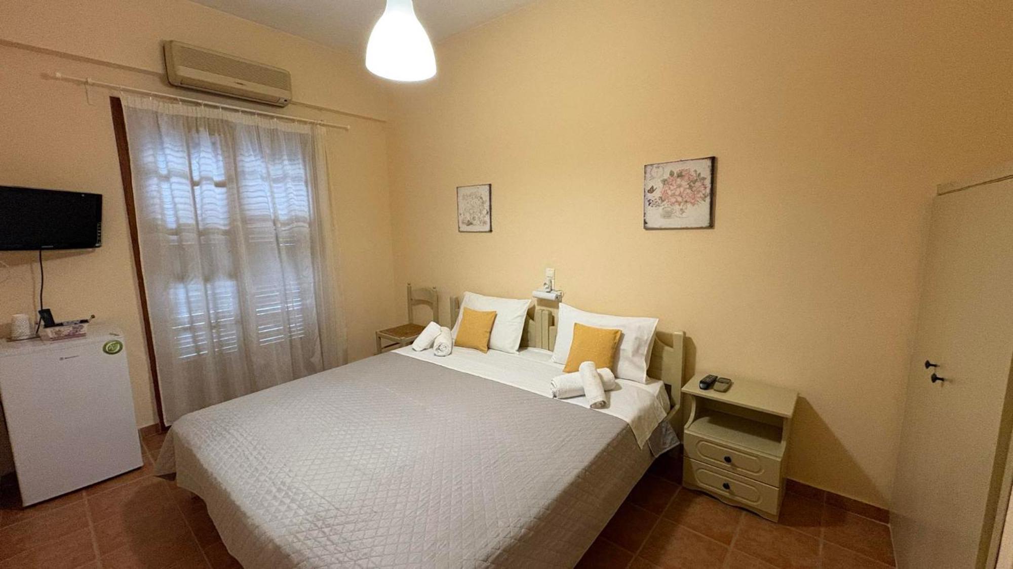 Romanza Rooms Poúlithra Exteriör bild
