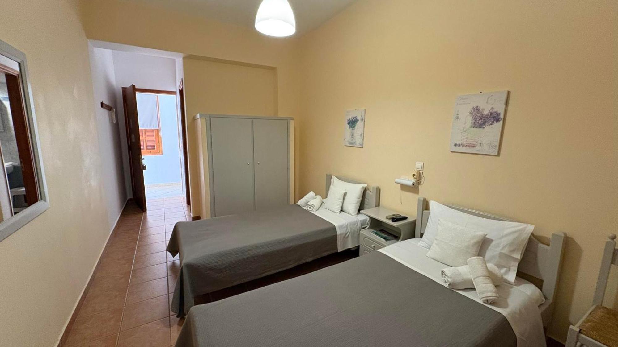 Romanza Rooms Poúlithra Exteriör bild