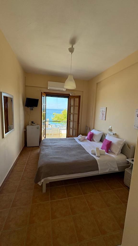 Romanza Rooms Poúlithra Exteriör bild